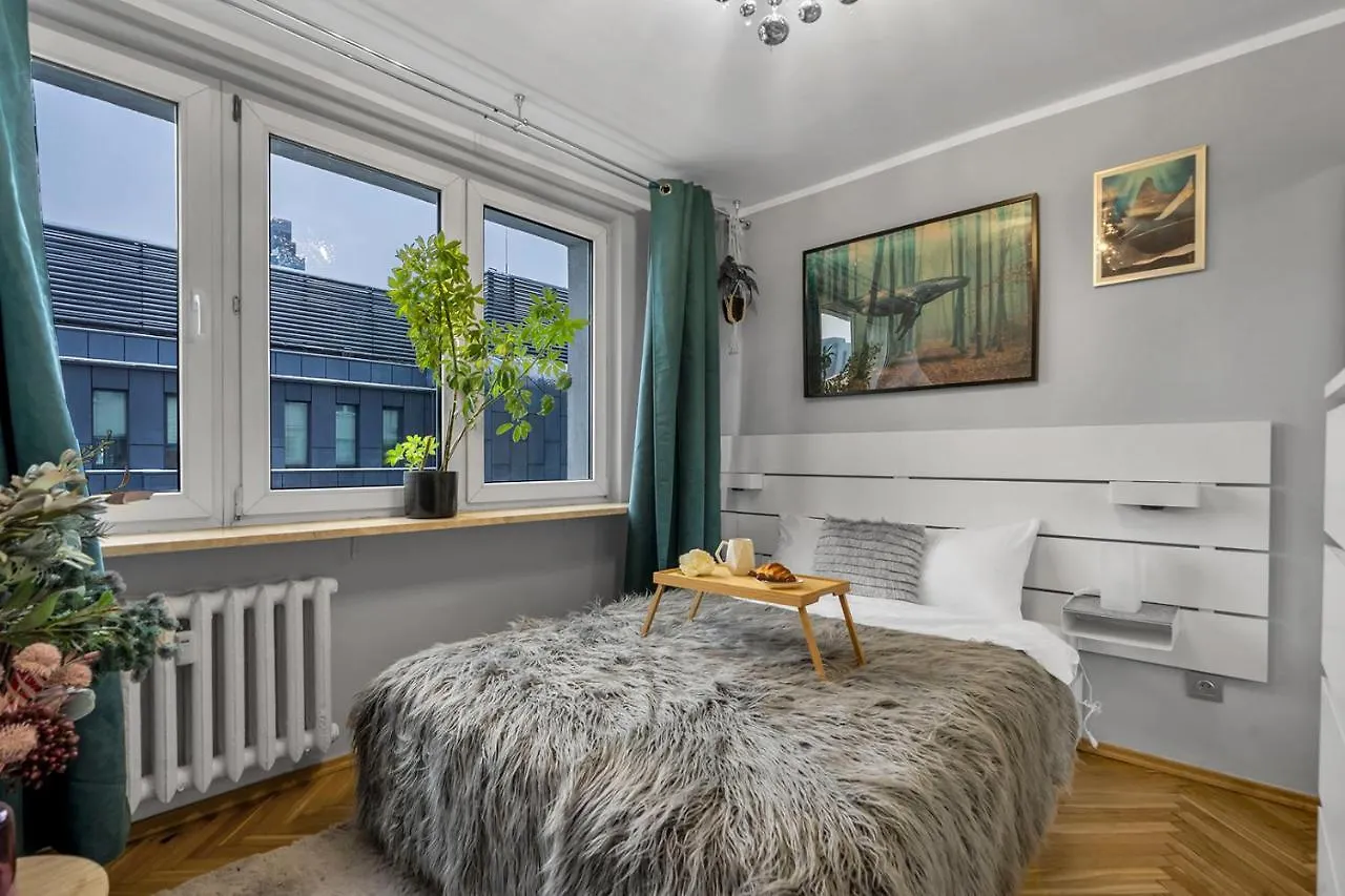Central 2-Bedroom Apartment - Balcony, City View, Top Location - By Rentujemy Warsaw 0*,