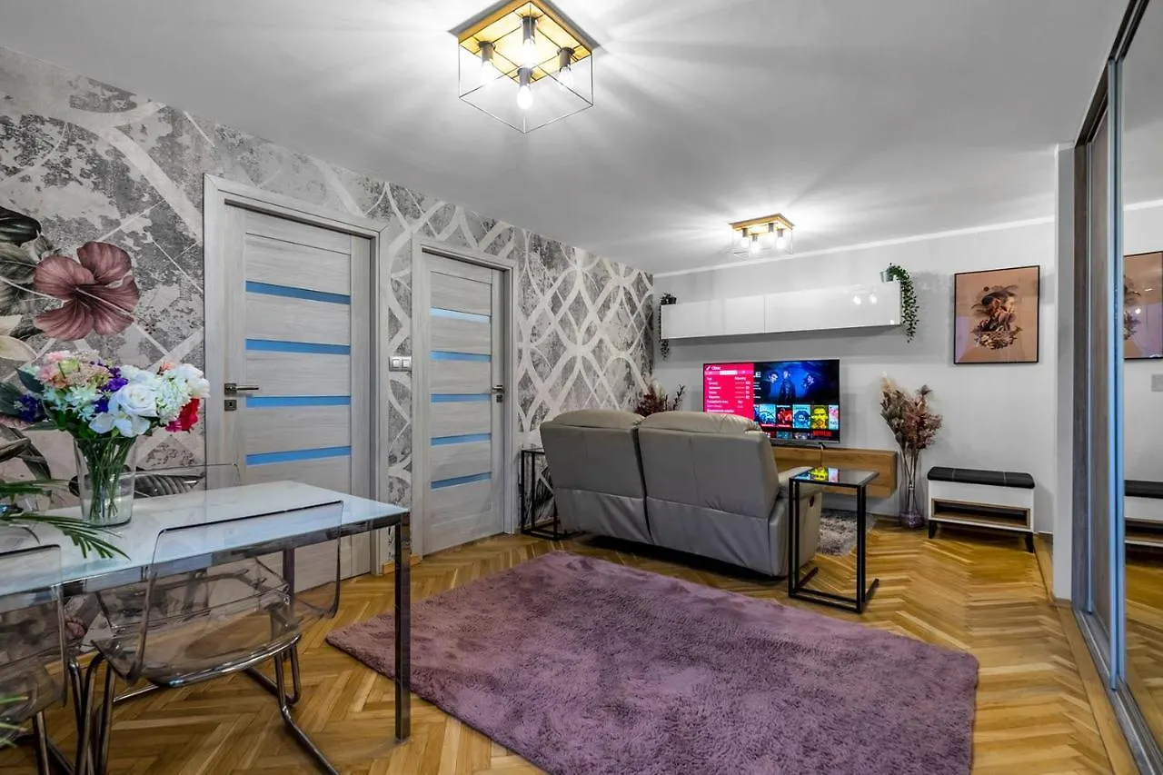 Central 2-Bedroom Apartment - Balcony, City View, Top Location - By Rentujemy Warsaw