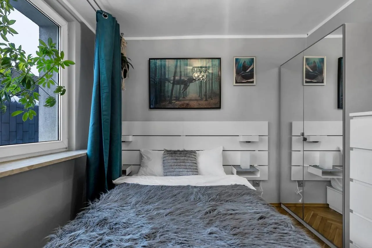 Central 2-Bedroom Apartment - Balcony, City View, Top Location - By Rentujemy Warsaw